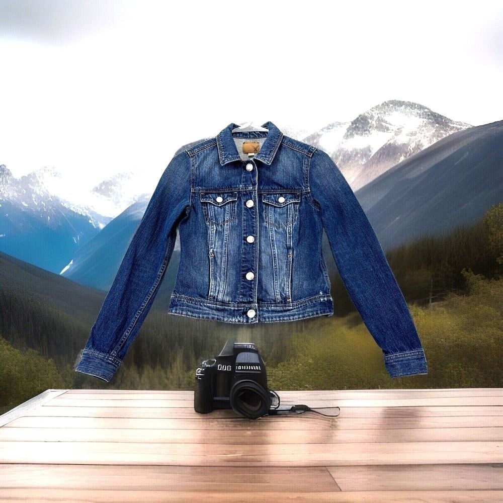 American Eagle Outdoors AE Denim Trucker Jacket Womens XS faded, blue distressed